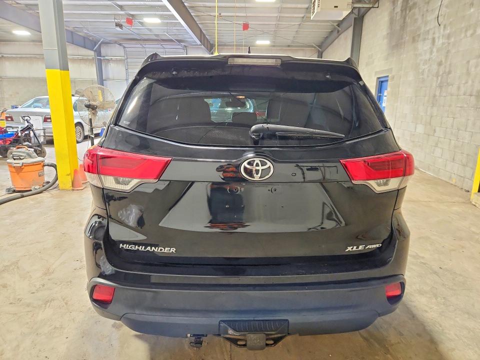 52686296 :رقم المزاد ، 5TDJZRFH0HS389212 vin ، 2017 Toyota Highlander مزاد بيع