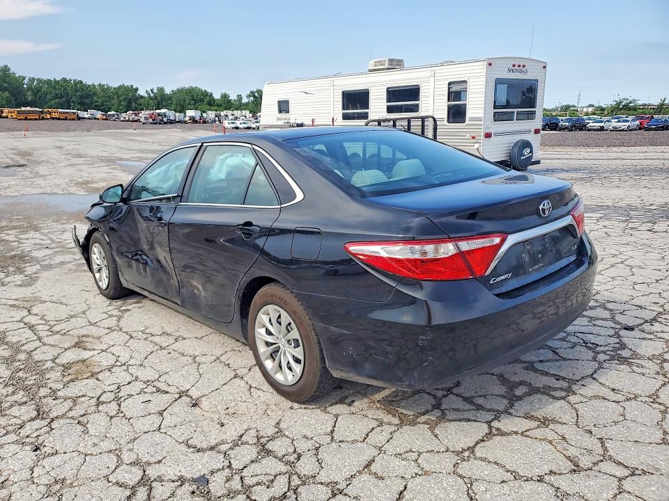 53703936 :رقم المزاد ، 4T4BF1FK3FR493262 vin ، 2015 Toyota Camry مزاد بيع