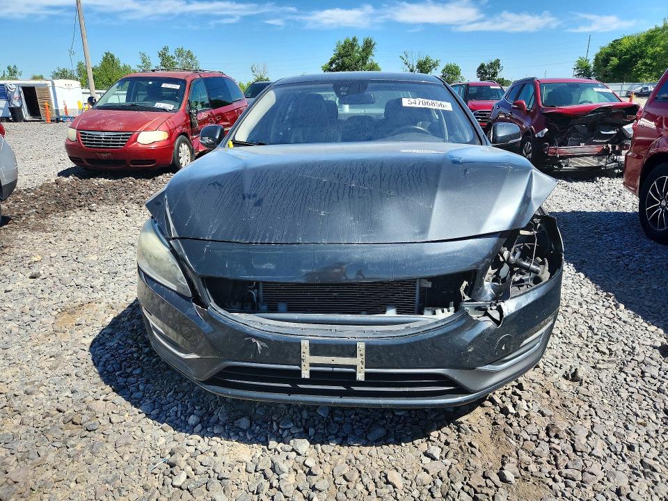 54706856 :رقم المزاد ، YV1612TB1F1309070 vin ، 2015 Volvo S60 مزاد بيع
