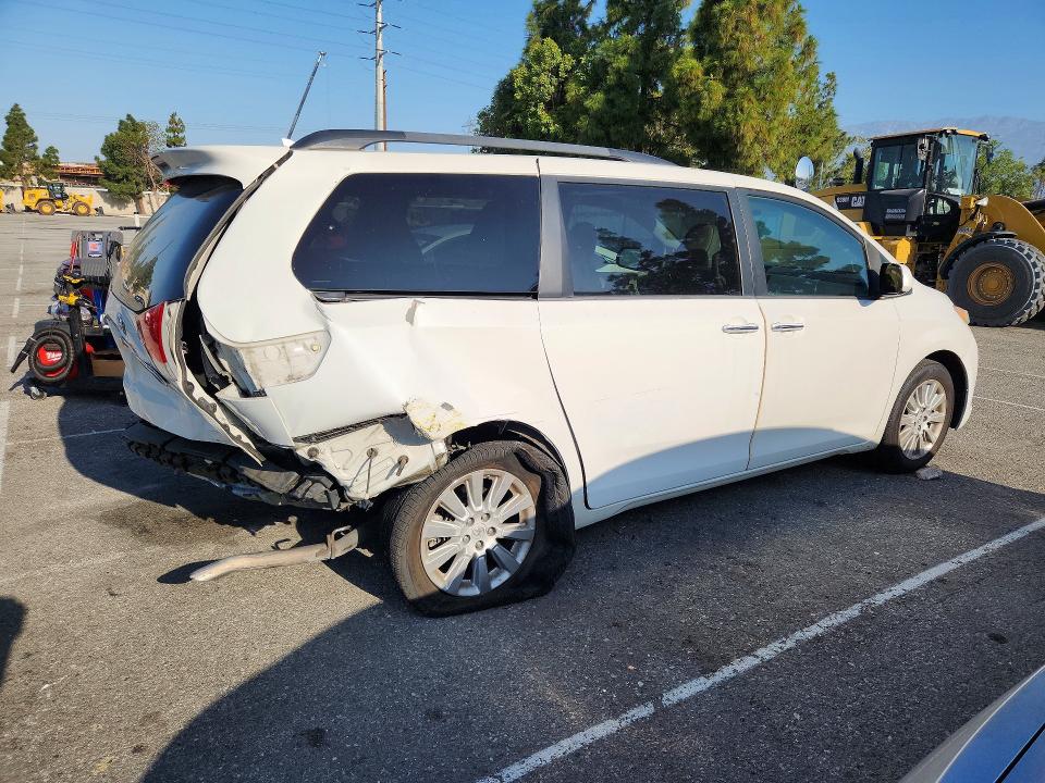 52892076 :رقم المزاد ، 5TDDK3DC8CS038384 vin ، 2012 Toyota Sienna مزاد بيع