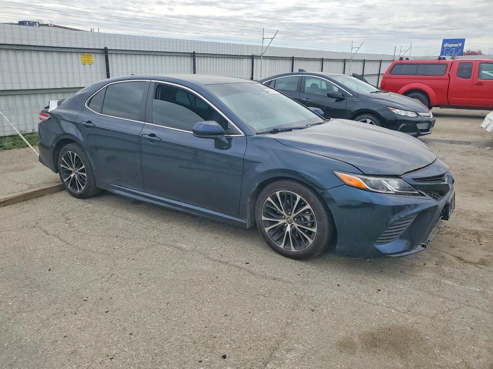 54891646 :رقم المزاد ، 4T1G11AK4LU981220 vin ، 2020 Toyota Camry مزاد بيع