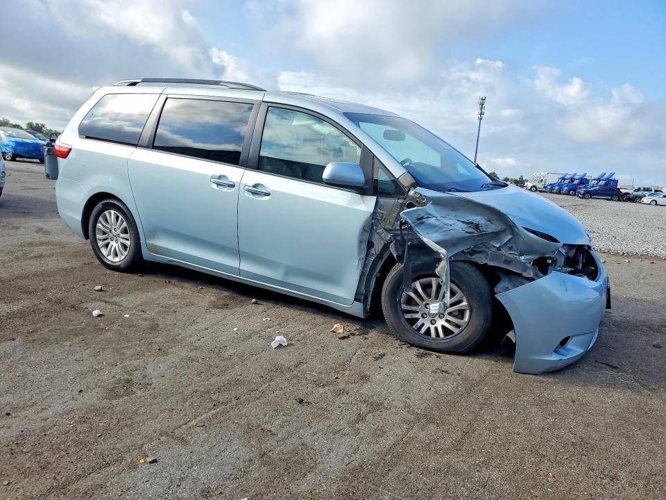 2015 Toyota Sienna მანქანა იყიდება აუქციონზე, vin: 5TDYK3DC4FS530027, აუქციონის ნომერი: 52895776