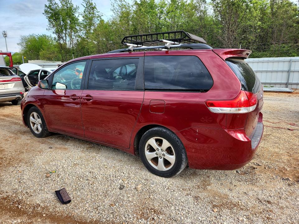 52013526 :رقم المزاد ، 5TDKK3DCXBS142042 vin ، 2011 Toyota Sienna مزاد بيع