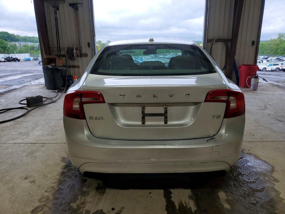 2014 Volvo S60 მანქანა იყიდება აუქციონზე, vin: YV1612FS2E2298195, აუქციონის ნომერი: 54020156