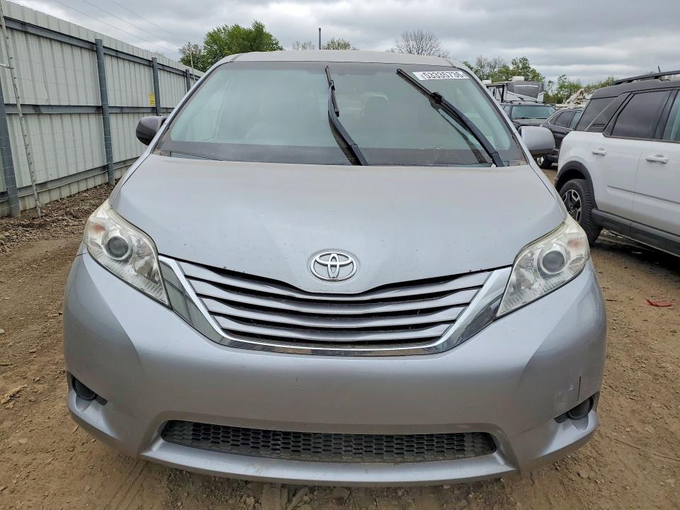 53335736 :رقم المزاد ، 5TDKK3DCXFS590058 vin ، 2015 Toyota Sienna مزاد بيع