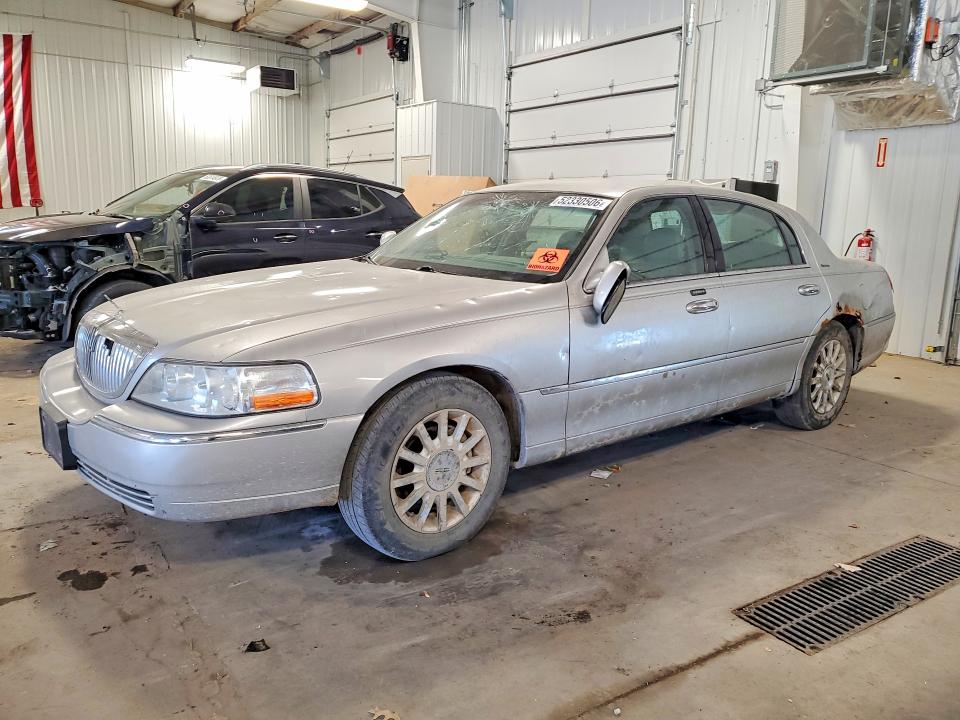 52330506 :رقم المزاد ، 1LNHM81V87Y638830 vin ، 2007 Lincoln Town Car مزاد بيع