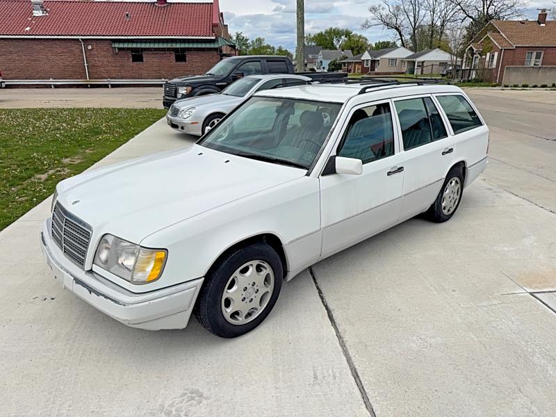 52905166 :رقم المزاد ، WDBEA92E2SF296279 vin ، 1995 Mercedes-benz E مزاد بيع