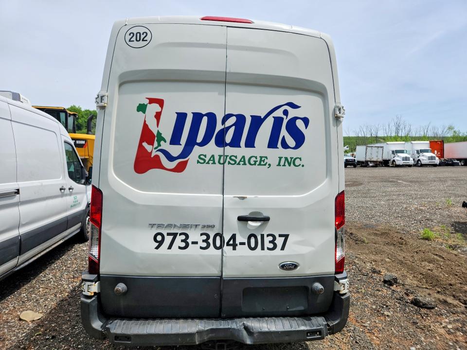 54674146 :رقم المزاد ، 1FTNR2XV3FKA08552 vin ، 2015 Ford Transit مزاد بيع