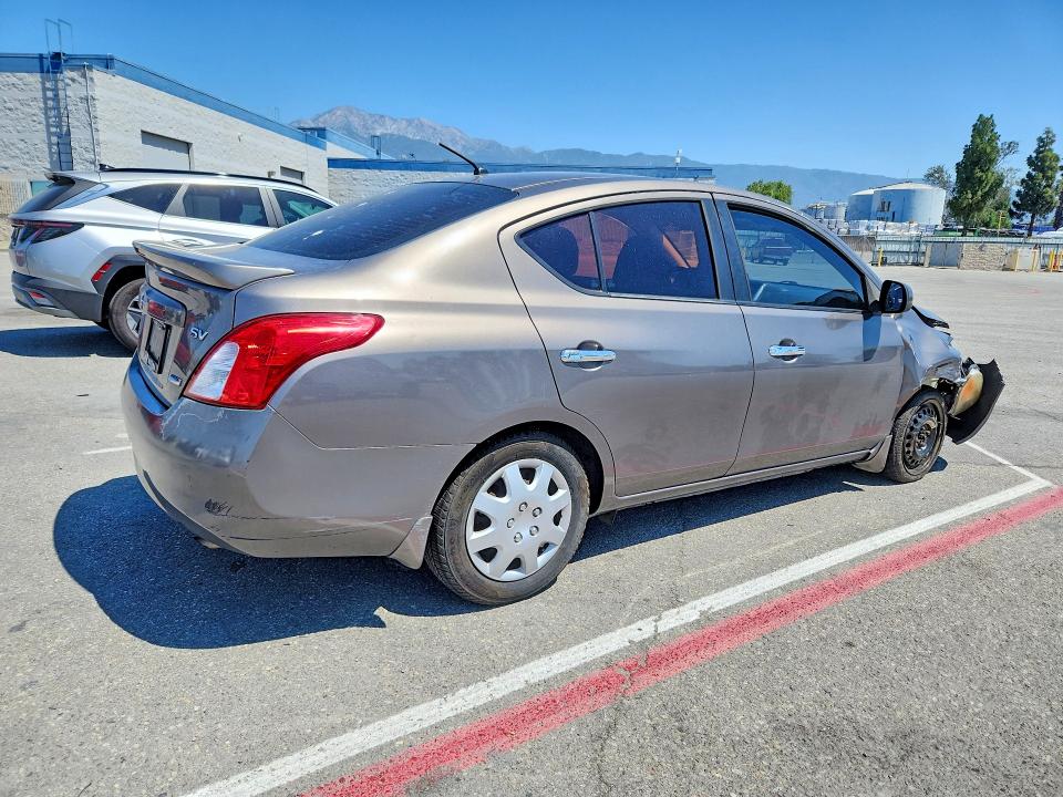 54353606 :رقم المزاد ، 3N1CN7AP8DL892979 vin ، 2013 Nissan Versa مزاد بيع
