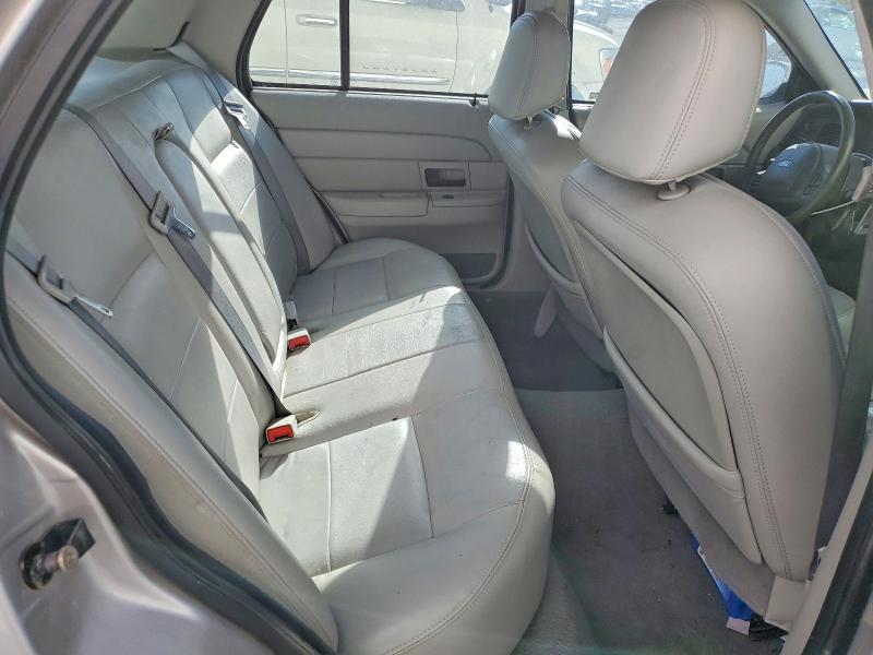 2004 Ford Crown Victoria მანქანა იყიდება აუქციონზე, vin: 2FAFP74WX4X132158, აუქციონის ნომერი: 55100066