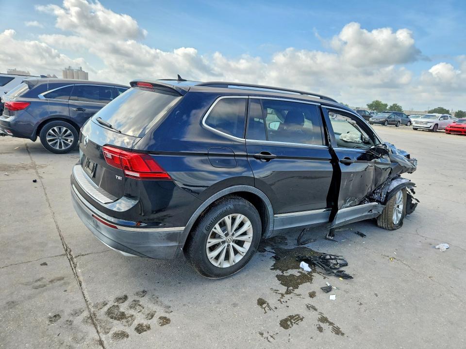 Продажа на аукционе авто 2018 Volkswagen Tiguan, vin: 3VV3B7AX1JM008748, номер лота: 54123056