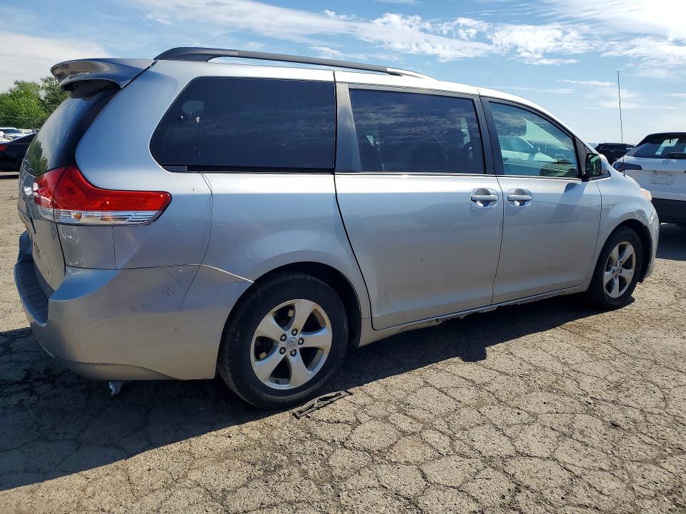 55228366 :رقم المزاد ، 5TDKK3DC4BS046889 vin ، 2011 Toyota Sienna مزاد بيع
