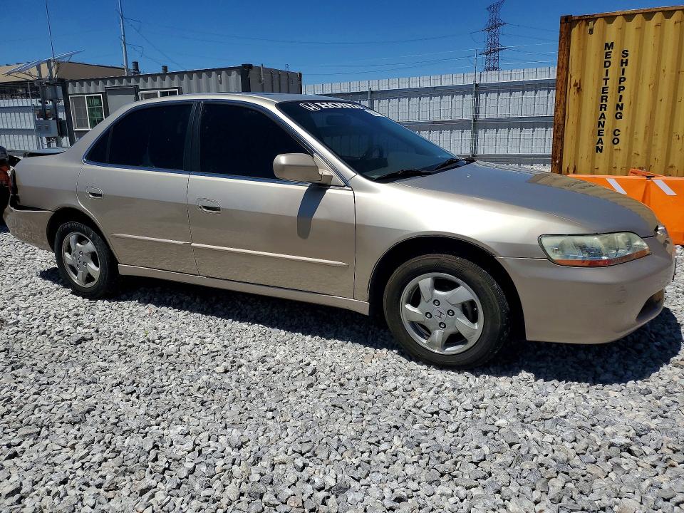 53811876 :رقم المزاد ، JHMCG5663YC038090 vin ، 2000 Honda Accord مزاد بيع