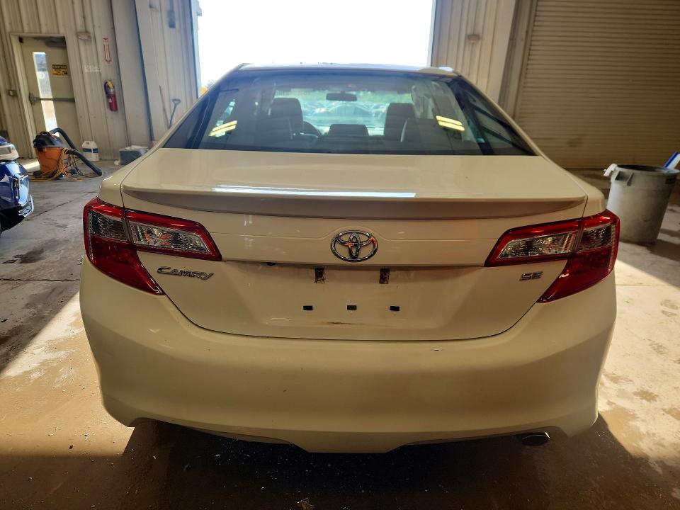 54866816 :رقم المزاد ، 4T1BF1FK4EU821815 vin ، 2014 Toyota Camry مزاد بيع