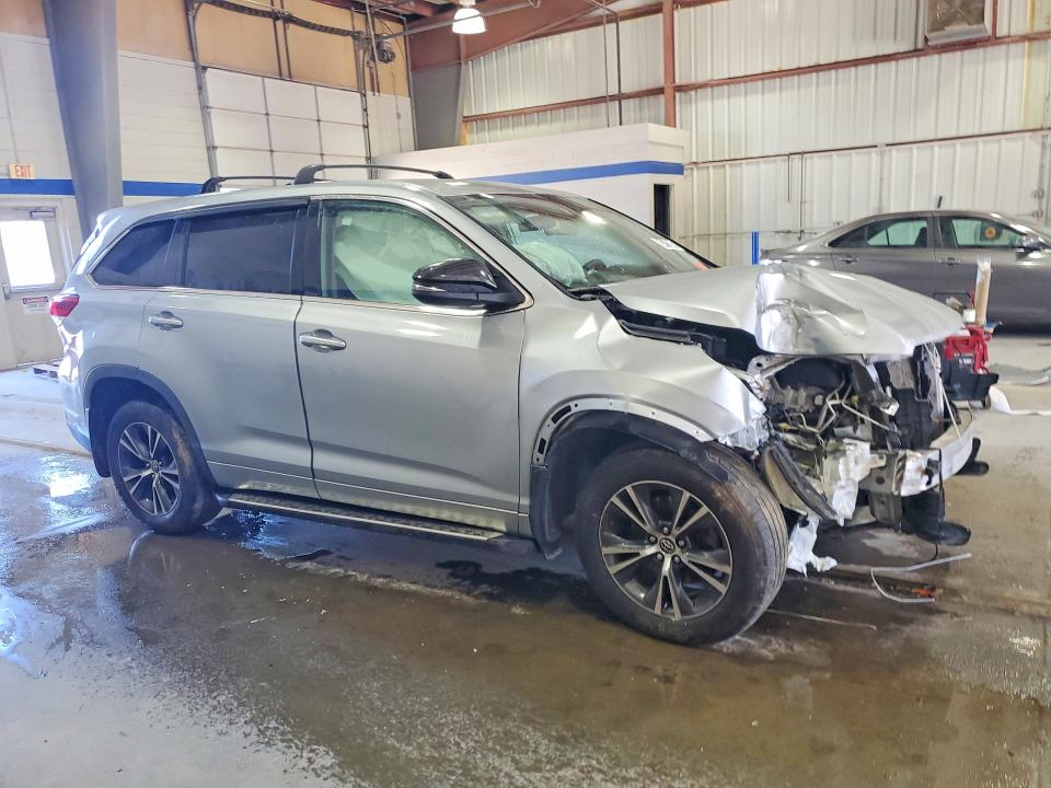 2018 Toyota Highlander მანქანა იყიდება აუქციონზე, vin: 5TDBZRFH6JS497828, აუქციონის ნომერი: 54710046