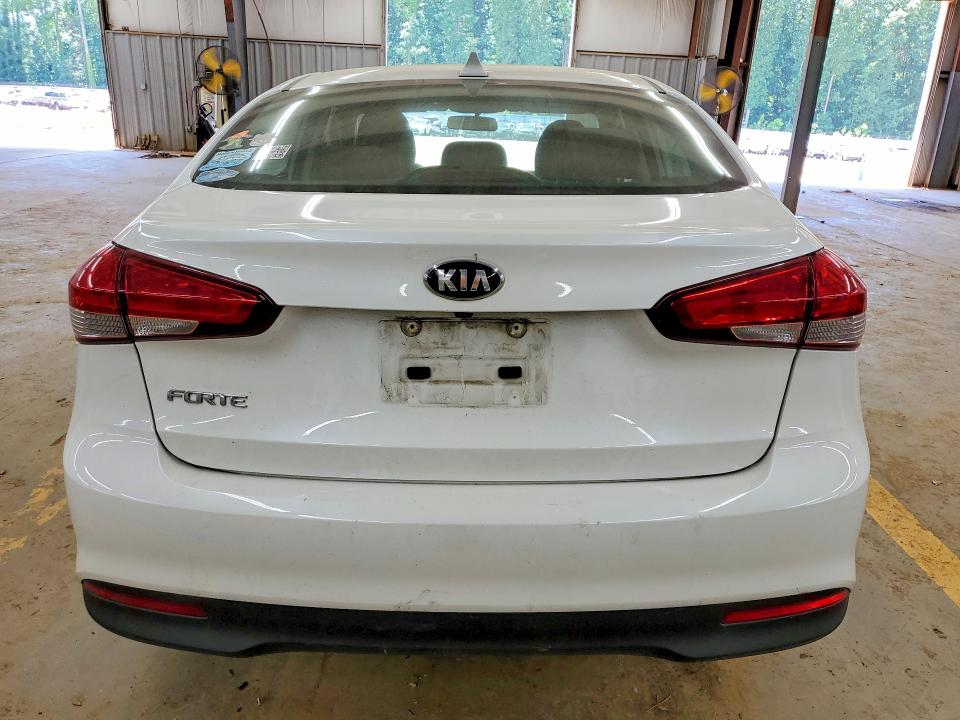 53708826 :رقم المزاد ، 3KPFL4A76JE219249 vin ، 2018 Kia Forte مزاد بيع