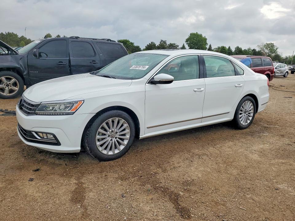 53828756 :رقم المزاد ، 1VWBS7A38GC038585 vin ، 2016 Volkswagen Passat مزاد بيع