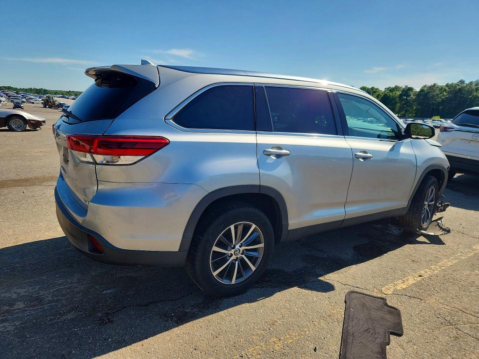 2019 Toyota Highlander მანქანა იყიდება აუქციონზე, vin: 5TDKZRFH4KS552410, აუქციონის ნომერი: 52474656