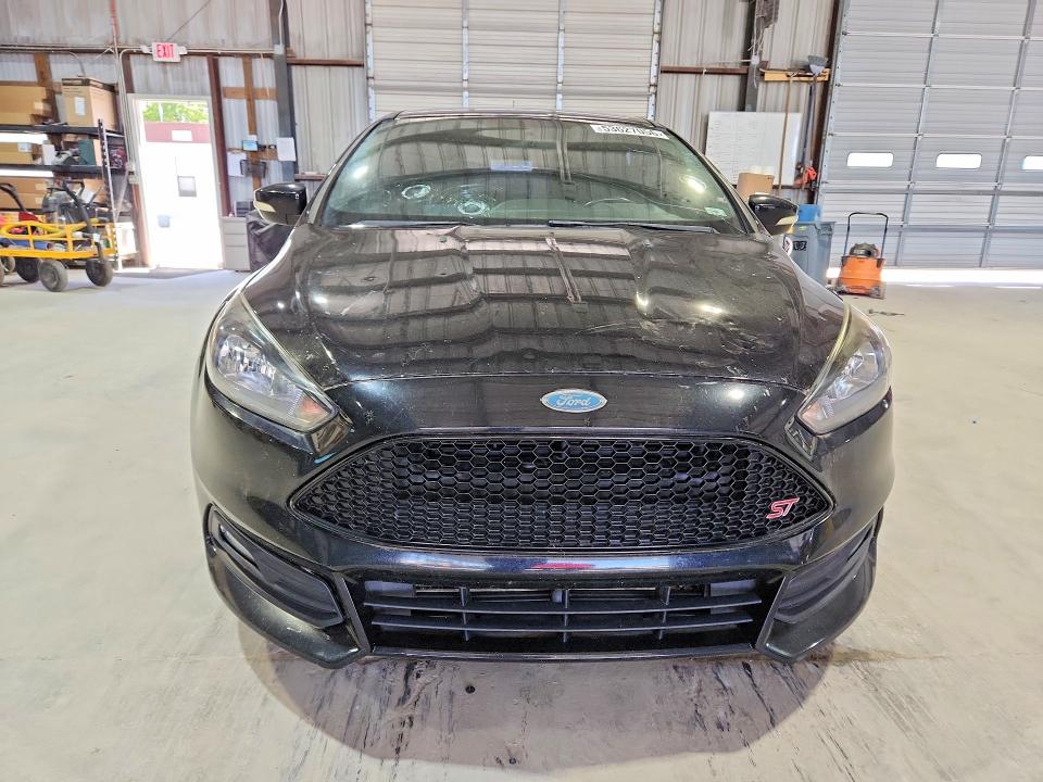 53627056 :رقم المزاد ، 1FADP3L92JL223431 vin ، 2018 Ford Focus مزاد بيع