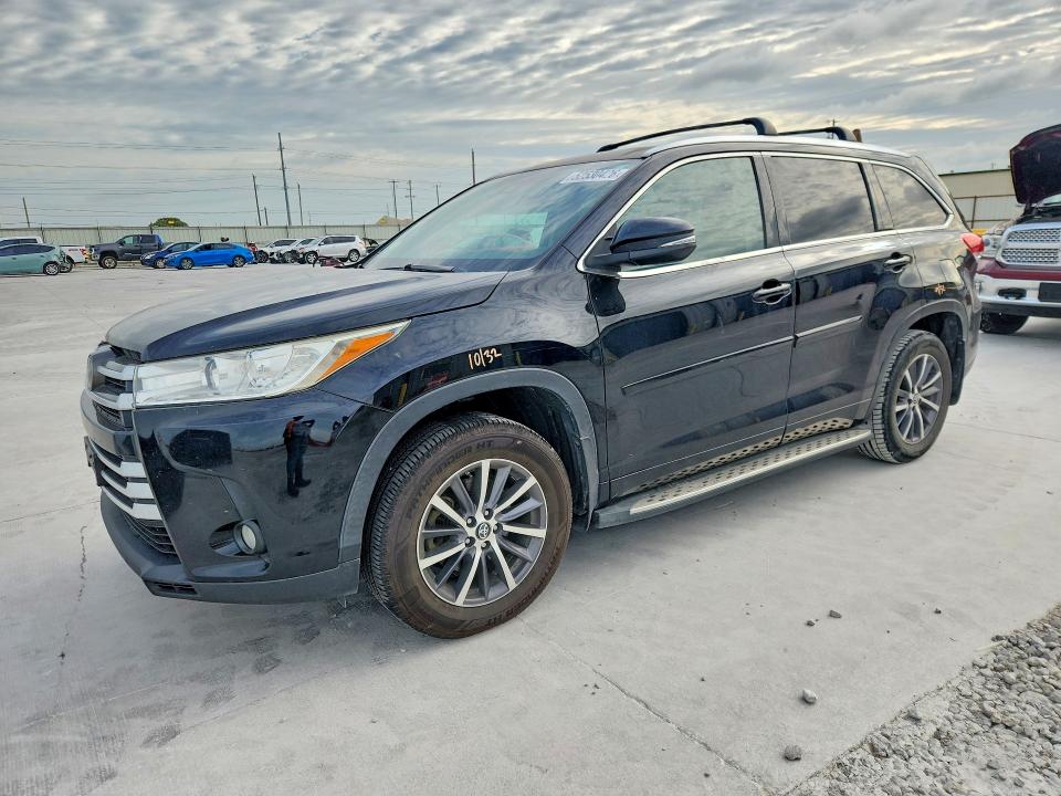 52530426 :رقم المزاد ، 5TDKZRFH8HS522724 vin ، 2017 Toyota Highlander مزاد بيع