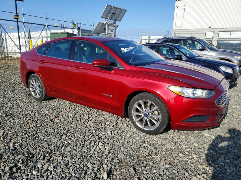 52414126 :رقم المزاد ، 3FA6P0LU5HR386176 vin ، 2017 Ford Fusion مزاد بيع