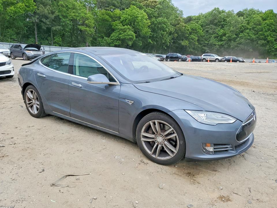 52353196 :رقم المزاد ، 5YJSA1CN0DFP19632 vin ، 2013 Tesla Model S مزاد بيع