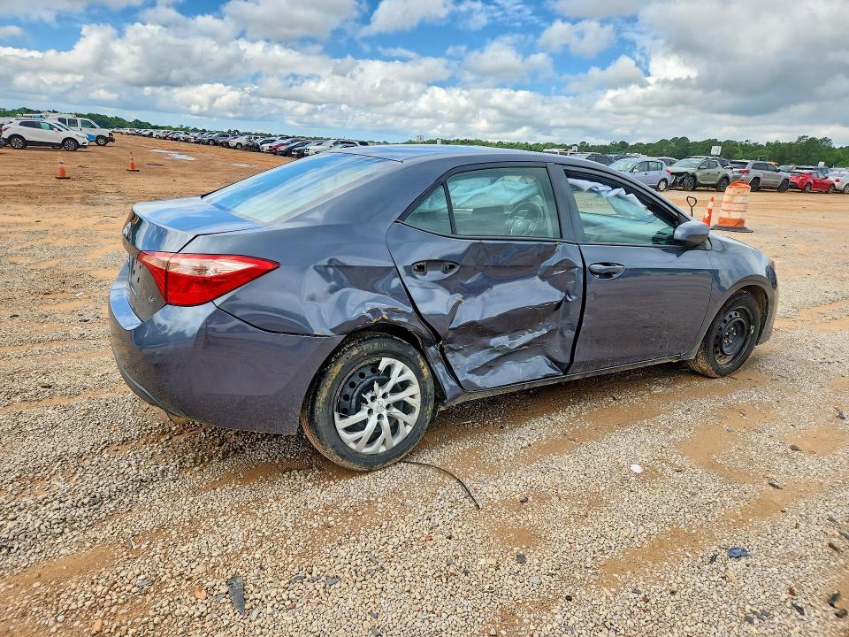53032216 :رقم المزاد ، 5YFBURHE2HP578135 vin ، 2017 Toyota Corolla مزاد بيع