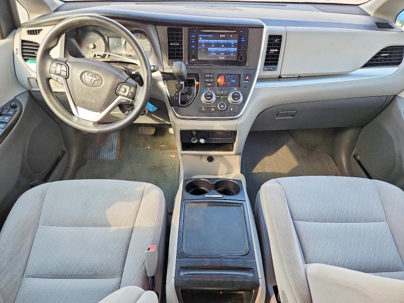 53950706 :رقم المزاد ، 5TDKZ3DC8HS841903 vin ، 2017 Toyota Sienna مزاد بيع