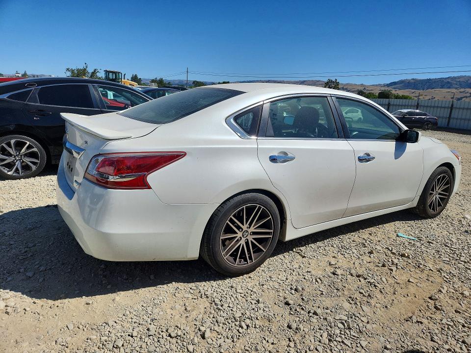 2013 Nissan Altima მანქანა იყიდება აუქციონზე, vin: 1N4AL3AP5DC200701, აუქციონის ნომერი: 53769136