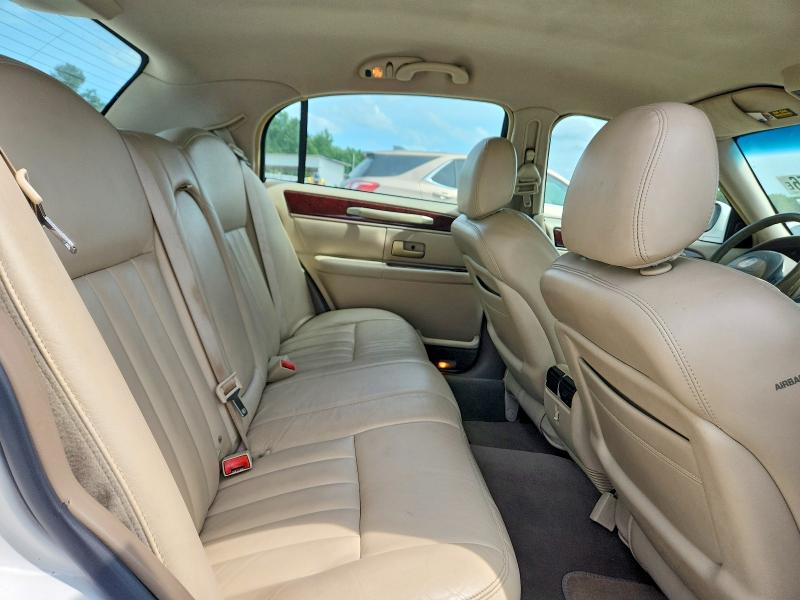 2003 Lincoln Town Car მანქანა იყიდება აუქციონზე, vin: 1LNHM81W13Y692120, აუქციონის ნომერი: 53987456