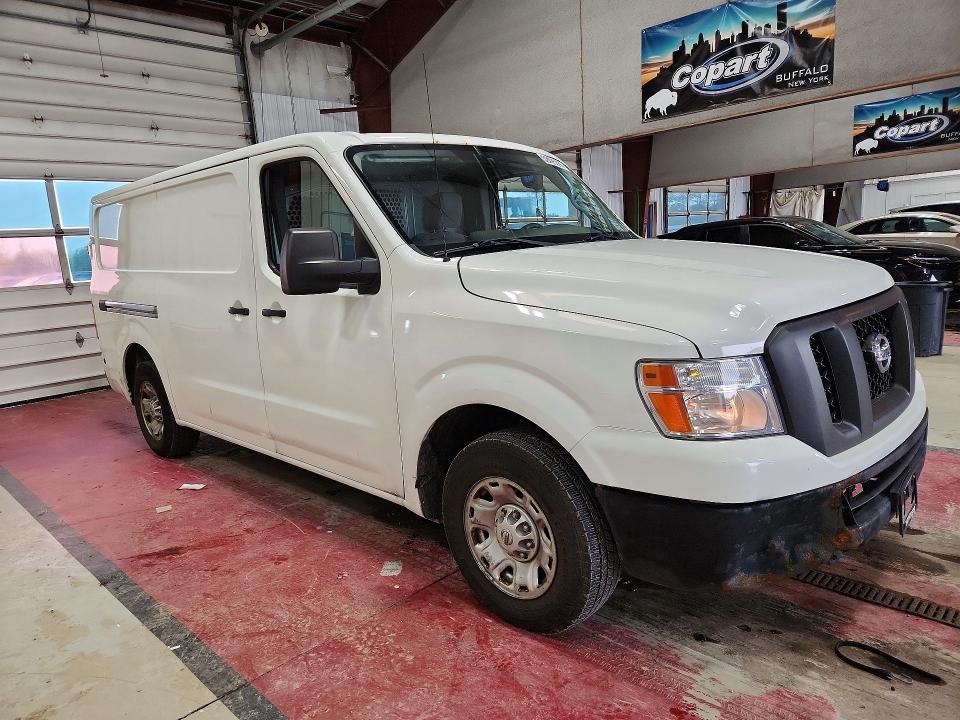 52425366 :رقم المزاد ، 1N6BF0KYXJN805936 vin ، 2018 Nissan Nv مزاد بيع