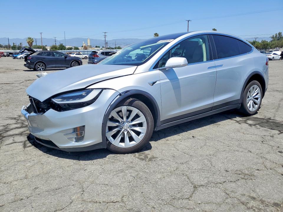 2017 Tesla Model X მანქანა იყიდება აუქციონზე, vin: 5YJXCBE22HF055168, აუქციონის ნომერი: 53095826
