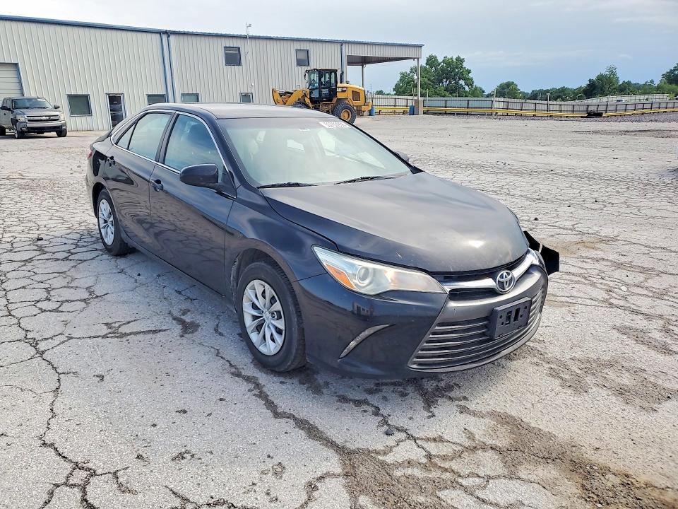 53703936 :رقم المزاد ، 4T4BF1FK3FR493262 vin ، 2015 Toyota Camry مزاد بيع