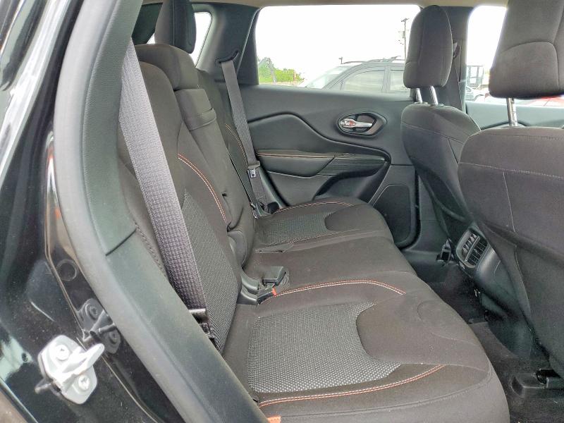 52742486 :رقم المزاد ، 1C4PJMCS1GW268403 vin ، 2016 Jeep Cherokee مزاد بيع