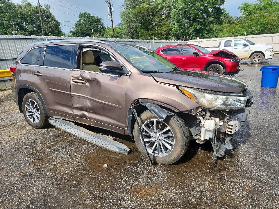 Продаж на аукціоні авто 2018 Toyota Highlander, vin: 5TDKZRFH7JS289019, номер лоту: 54848066