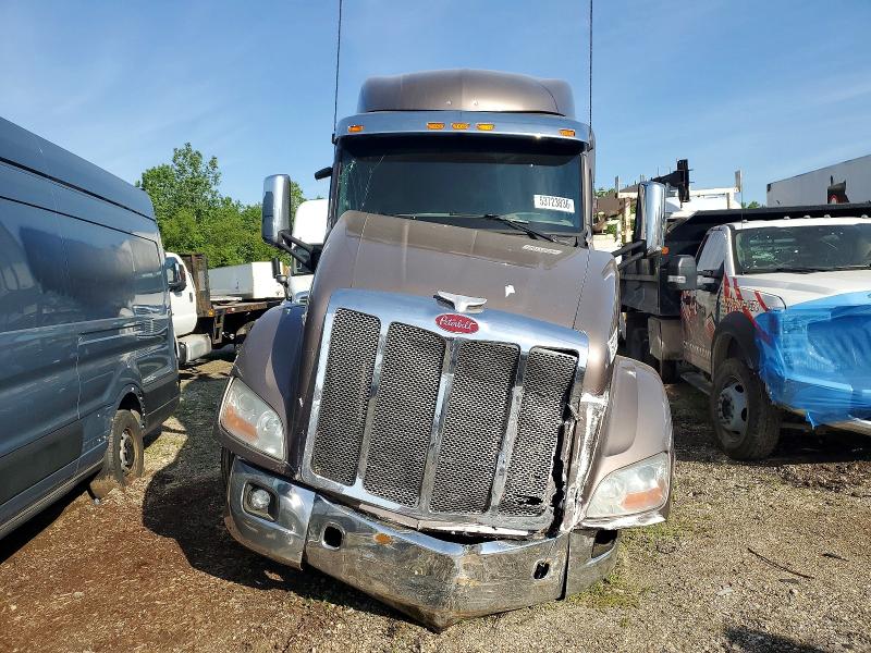 Продажа на аукционе авто 2017 Peterbilt 579, vin: 1NPBGGGG80D455616, номер лота: 53723836