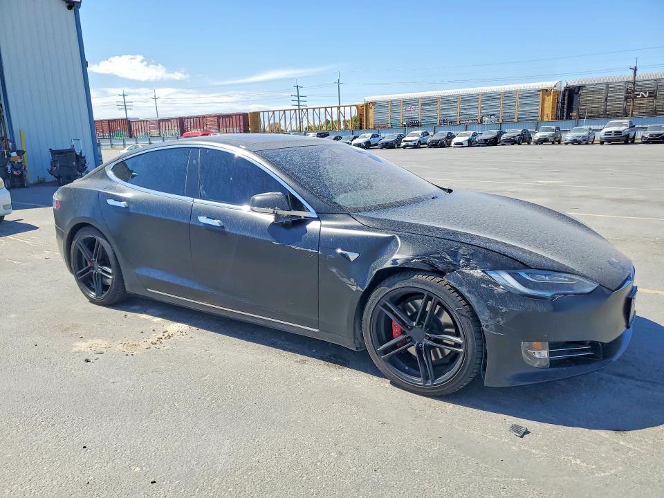 54095086 :رقم المزاد ، 5YJSA1E42JF296598 vin ، 2018 Tesla Model S مزاد بيع