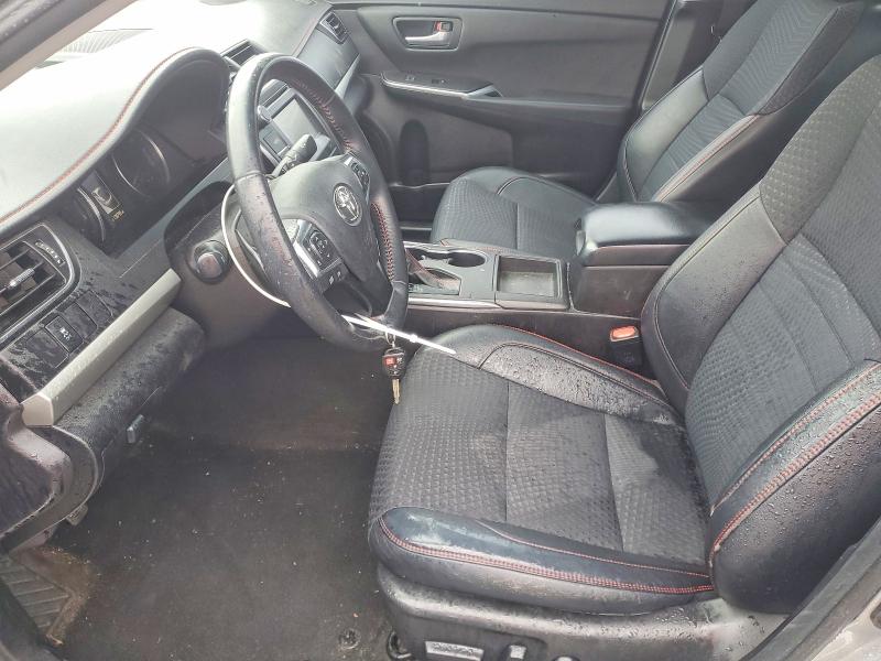 52358846 :رقم المزاد ، 4T1BF1FK5FU977315 vin ، 2015 Toyota Camry مزاد بيع