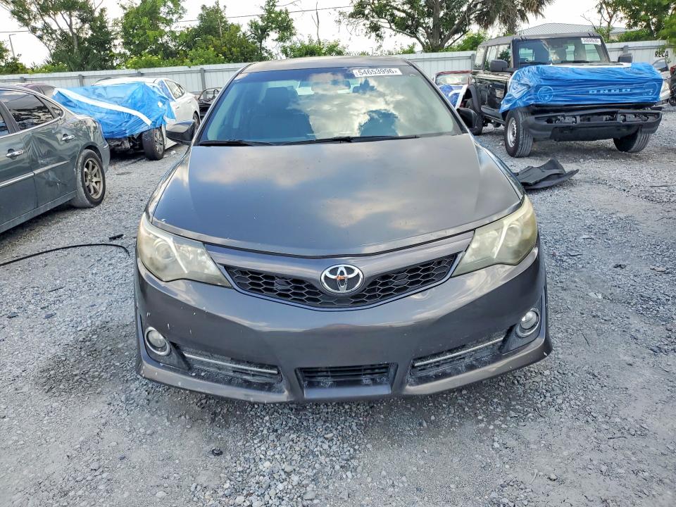 54653996 :رقم المزاد ، 4T1BF1FK1DU637690 vin ، 2013 Toyota Camry مزاد بيع