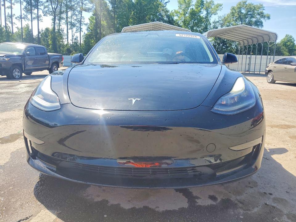 52122926 :رقم المزاد ، 5YJ3E1EC6NF262413 vin ، 2022 Tesla Model 3 مزاد بيع