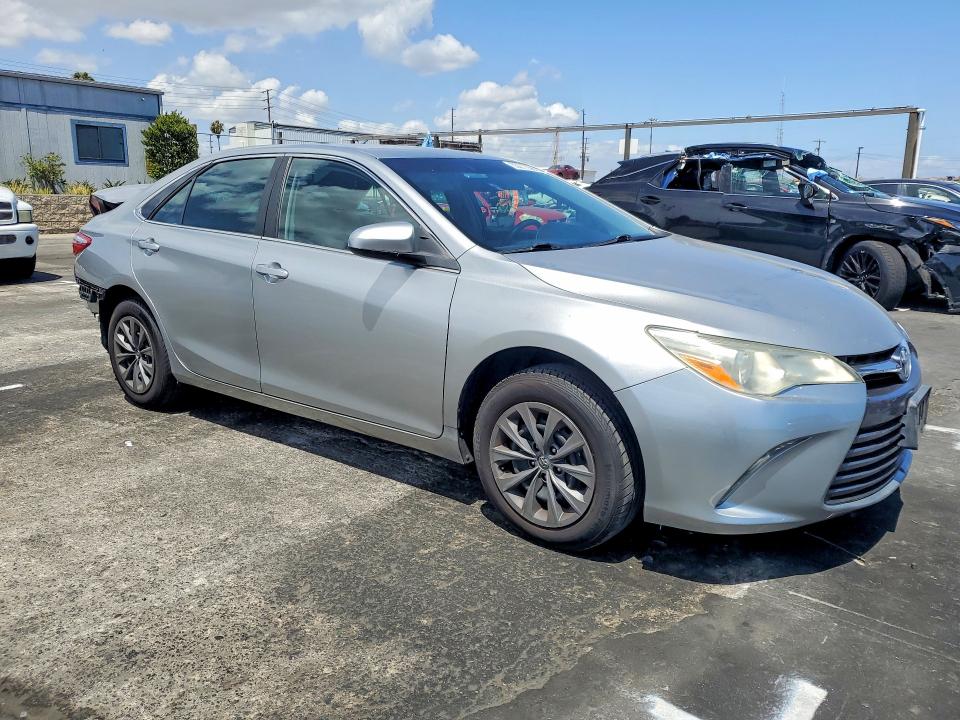 55277036 :رقم المزاد ، 4T1BF1FK2GU221569 vin ، 2016 Toyota Camry مزاد بيع