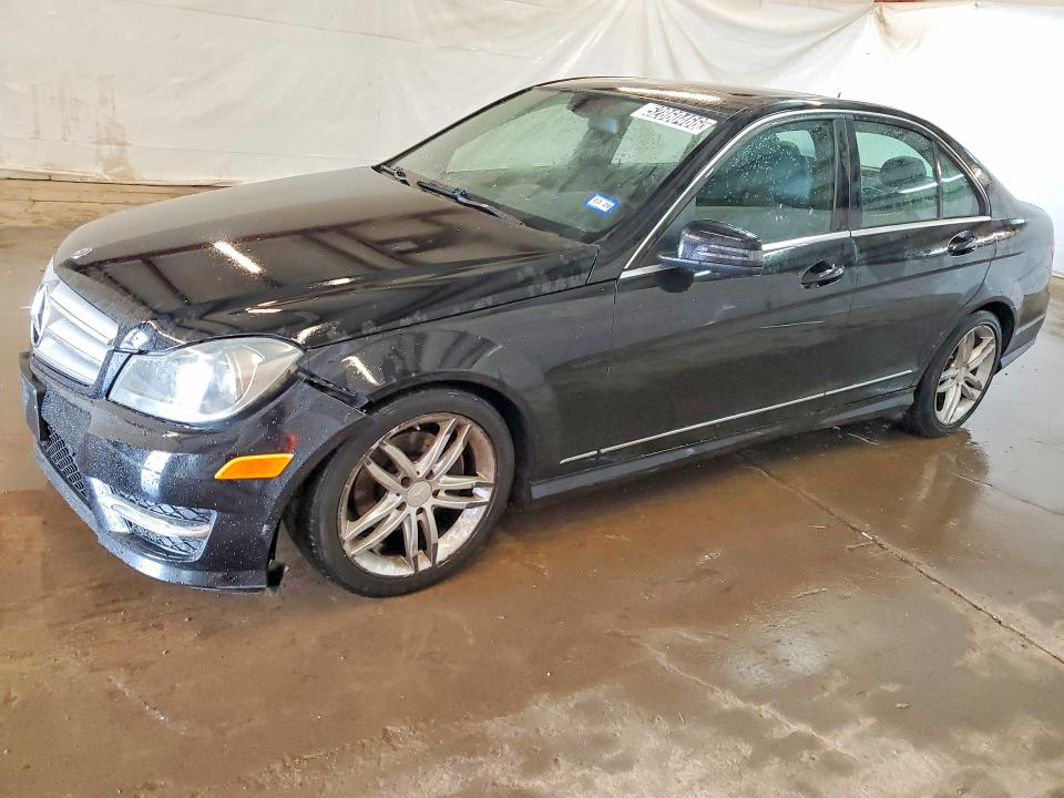 2013 Mercedes-benz C მანქანა იყიდება აუქციონზე, vin: WDDGF4HB4DR245109, აუქციონის ნომერი: 52860466