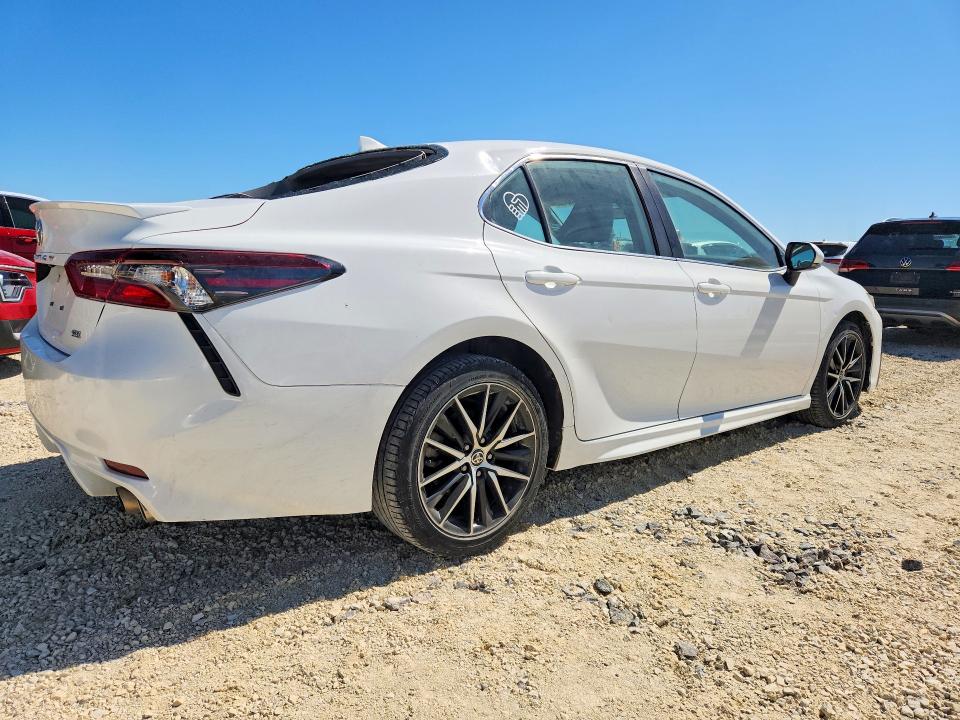 52810406 :رقم المزاد ، 4T1G11AK4NU713738 vin ، 2022 Toyota Camry مزاد بيع