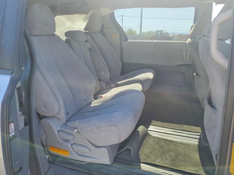 53366736 :رقم المزاد ، 5TDKK3DC8BS011904 vin ، 2011 Toyota Sienna مزاد بيع