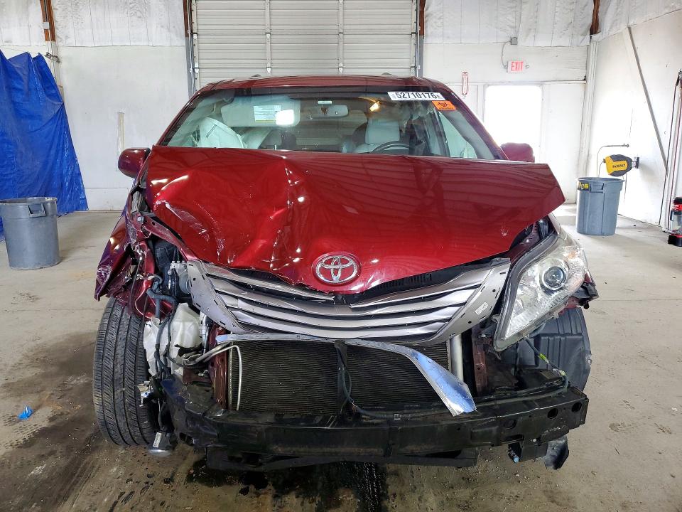 2017 Toyota Sienna მანქანა იყიდება აუქციონზე, vin: 5TDYZ3DC4HS821142, აუქციონის ნომერი: 52710176