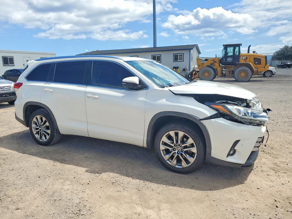 54898556 :رقم المزاد ، 5TDYZRFH2KS329101 vin ، 2019 Toyota Highlander مزاد بيع