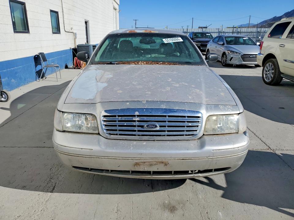2004 Ford Crown Victoria მანქანა იყიდება აუქციონზე, vin: 2FAFP74WX4X132158, აუქციონის ნომერი: 55100066