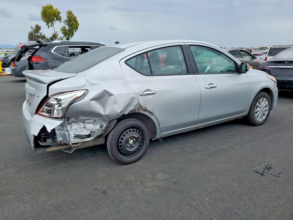 52419036 :رقم المزاد ، 3N1CN7AP1KL840915 vin ، 2019 Nissan Versa مزاد بيع