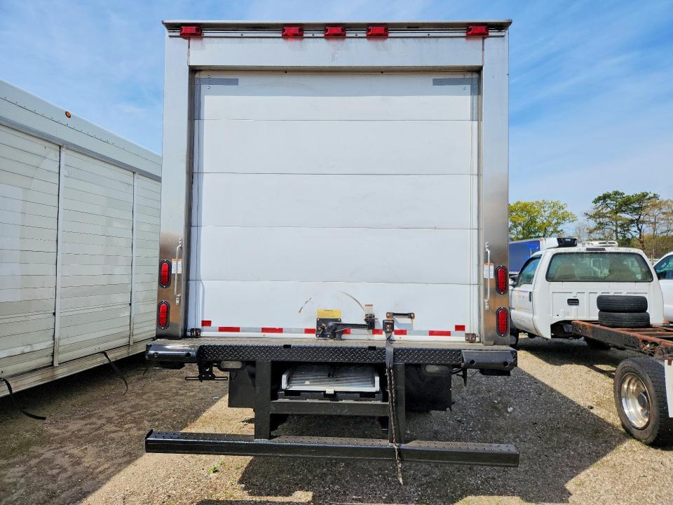 53855316 :رقم المزاد ، JALE5W162J7900225 vin ، 2018 Isuzu Nqr مزاد بيع