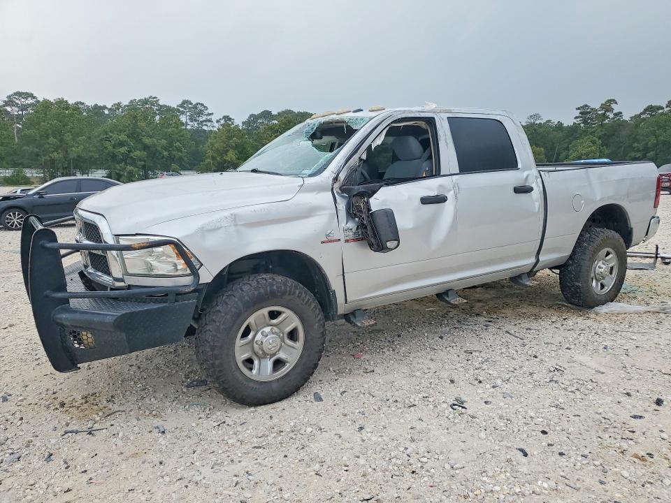 52566326 :رقم المزاد ، 3C6UR5CL9FG511423 vin ، 2015 Ram 2500 مزاد بيع